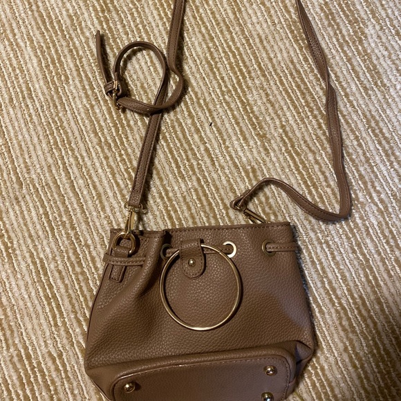 Small brown synch cross body bag. - Picture 1 of 7